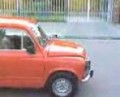 Mi fiel Fiat 600.. esper�ndome en la calle..