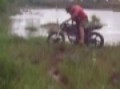 la moto de Hector vajo el agua