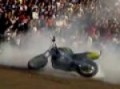 moto quemando caucho
