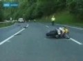violento frontale tra 2 motociclisti